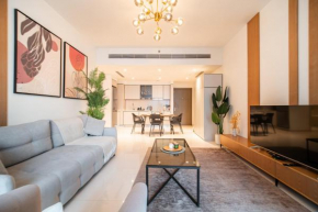 Apartment on the first line of the coast with access to the beach and sea views